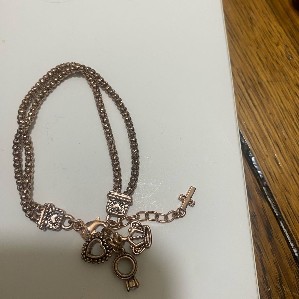 PREMIER DESIGNS bronze Tone Hostess
Charm Bracelet